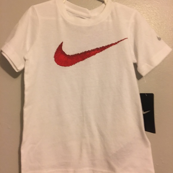Nike white boys shirt NWT - Picture 1 of 3